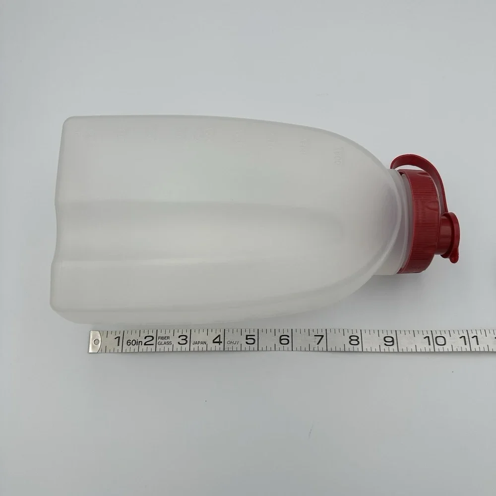 Rubbermaid Servin Saver Pitcher 2 QT Beverage Container Bottle Red‎ Flip Lid